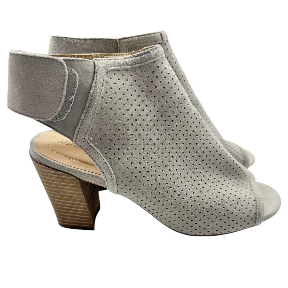 Adam Tucker Rowan Leather Perforated Stacked Heel Sandals Open Toe Gray Size 8 - Picture 2 of 10